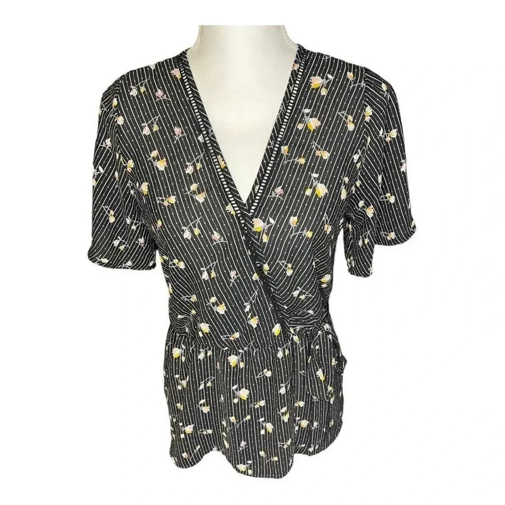 Sienna Sky black wrap blouse with tie size small‎